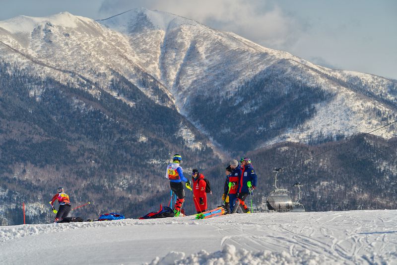 Россия, Сахалин,спорт,горные лыжи Спортсмены на гореphoto preview