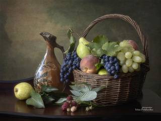 Натюрморт с фруктами и кувшином