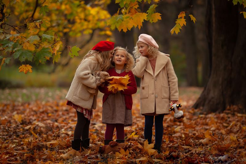 три сестрицы под листвой