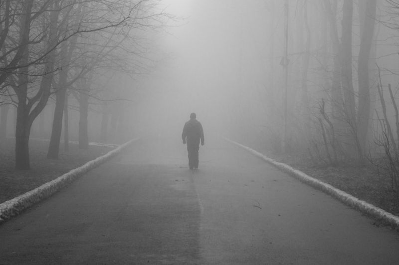 туман, стрит, силуэт, человек На разминкеphoto preview