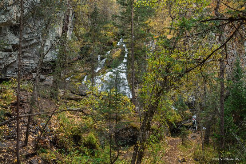 водопад, алтай, республика алтай, тайга, лиственницы, осень, горы К таёжному водопадуphoto preview