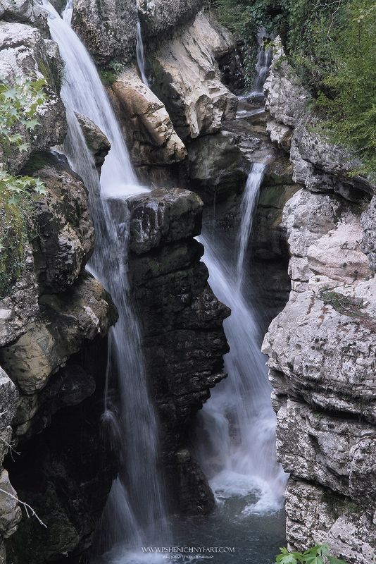 водопад, скала, лики, каньон, пейзаж, природа Лики из прошлогоphoto preview