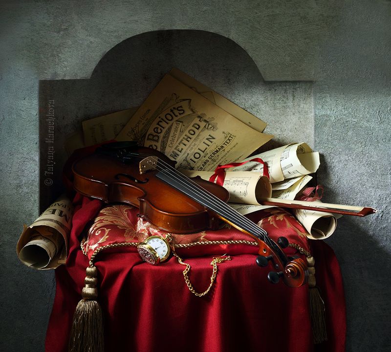натюрморт, скрипка, ниша, красный цвет Со скрипкой в нишеphoto preview
