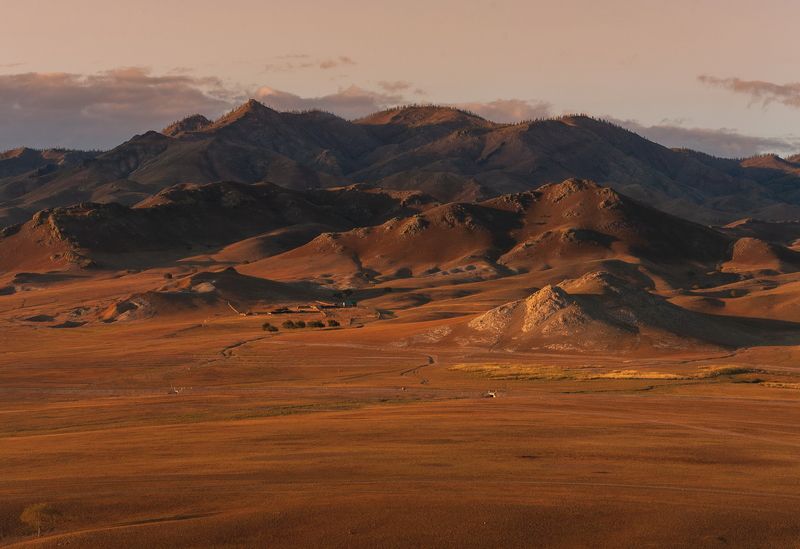 Степи, горы, Монголия...