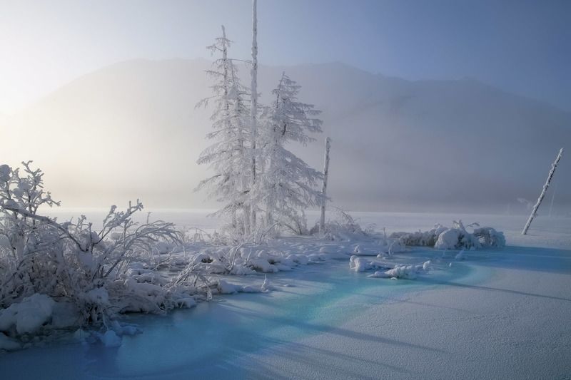 Зимняя наледь в Якутии.