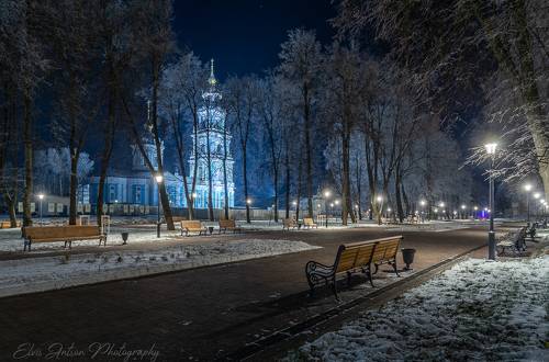 Вечер в парке Костромского Кремля