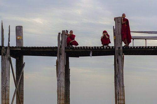 монахи Мьянмы