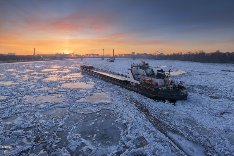 Ледовый плен на Неве, Финляндский ж/д мост