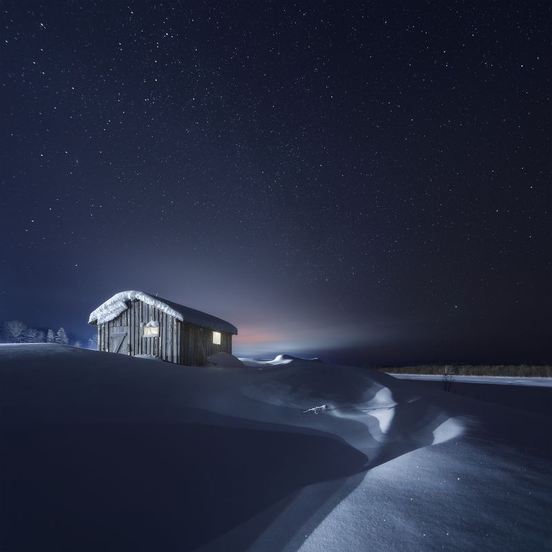 Хижина рыбака в морозную ночь