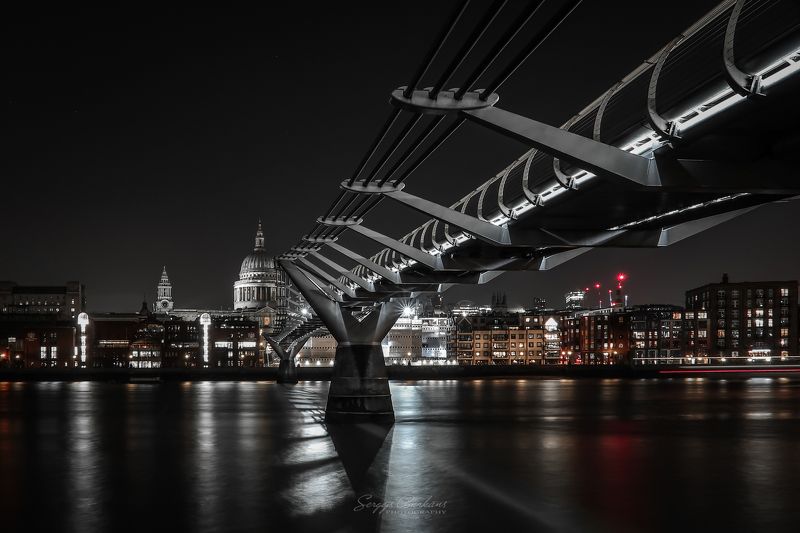 Millennium Bridge and st Paul's cathedral, London, England, UK