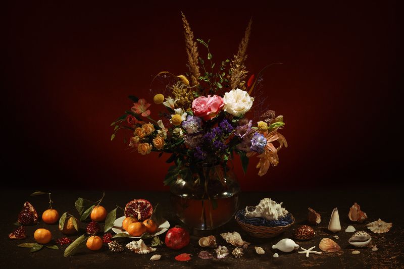 Натюрморт с цветами, фруктами и ракушками