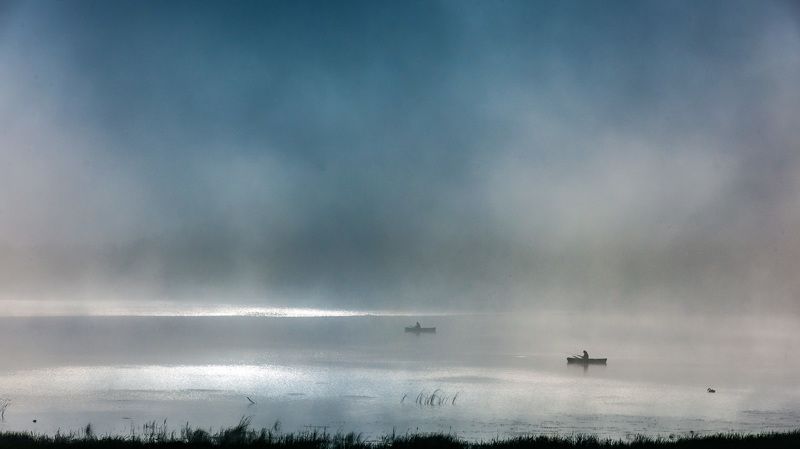 Белеет в тумане голубом