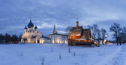 Зимнее утро в суздальском кремле