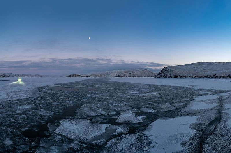 Ледостав на озере Байкал