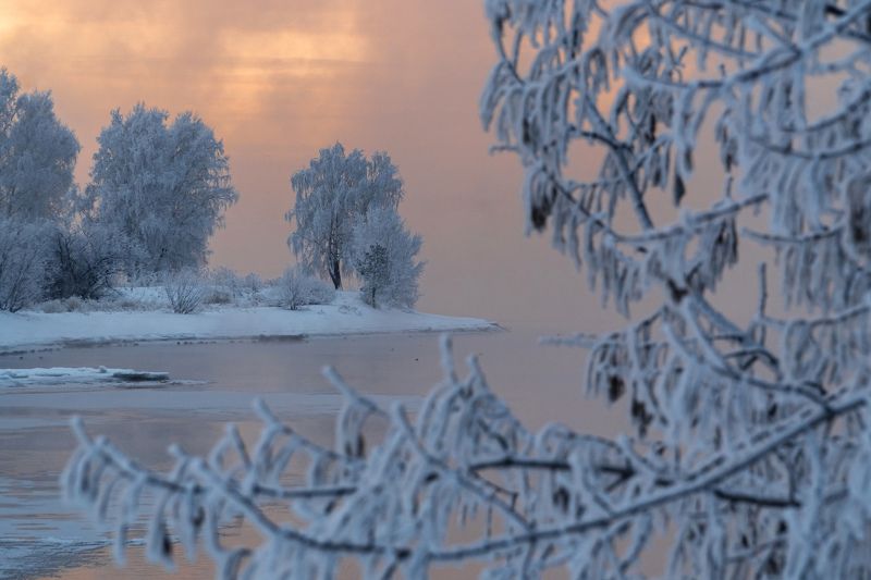 Зимний рассвет на берегу Ангары