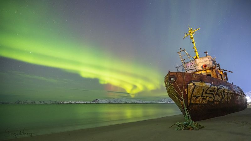 Ship wrack & northern lights. Teriberka