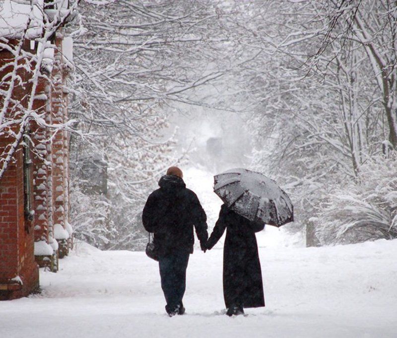 пара, прогулка, снег однажды зимой...photo preview
