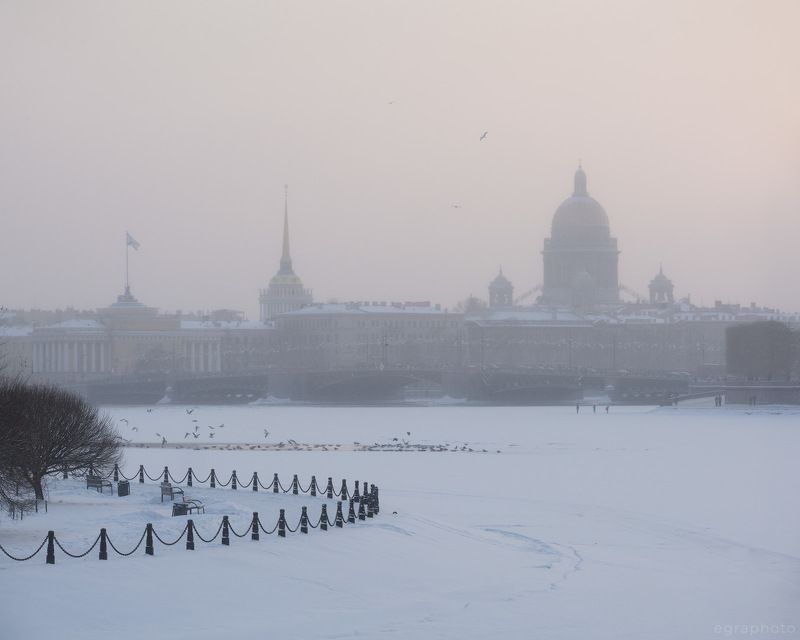 Петербург и зима, уходящие в сон...