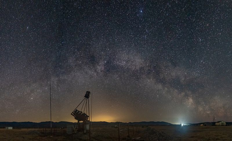Млечный Путь над Черенковским телескопом