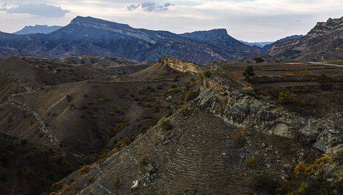 Скалы близ поселка Чох в Дагестане