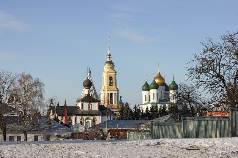 Коломна. Кремлевские купола.