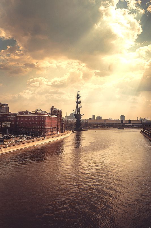 Москва в лучах сонца