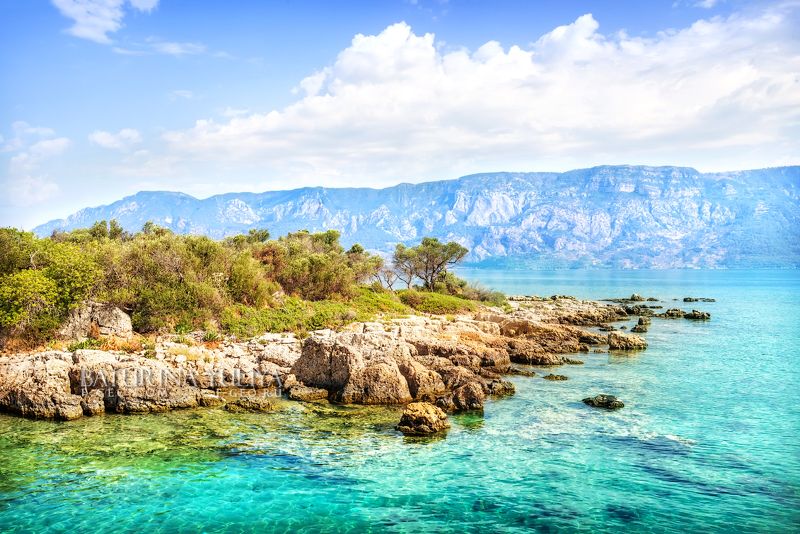 Каменный остров в Эгейском море