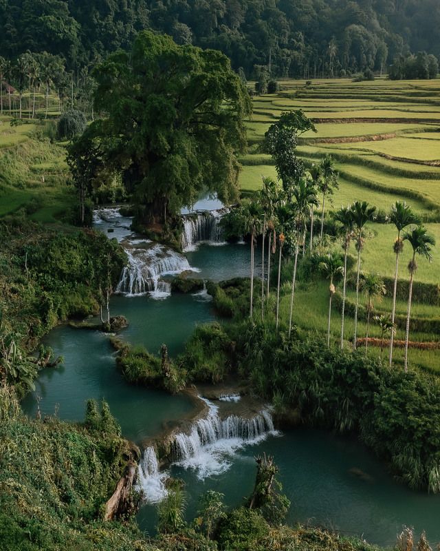 Водопад в рисовых террасах