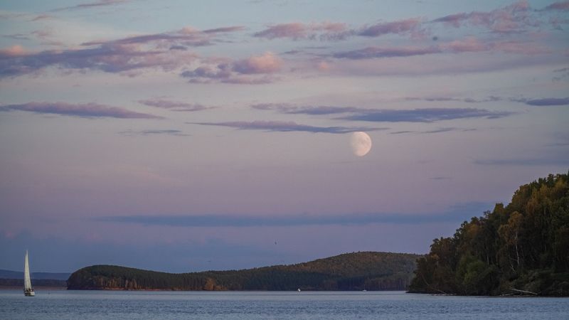 Восход Луны над заливом Якоби