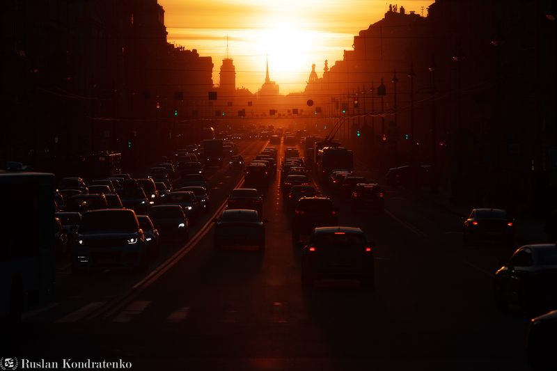 Невский проспект на закате дня