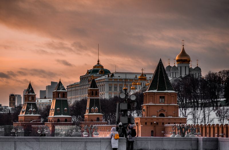 Winter sunset over the Kremlin