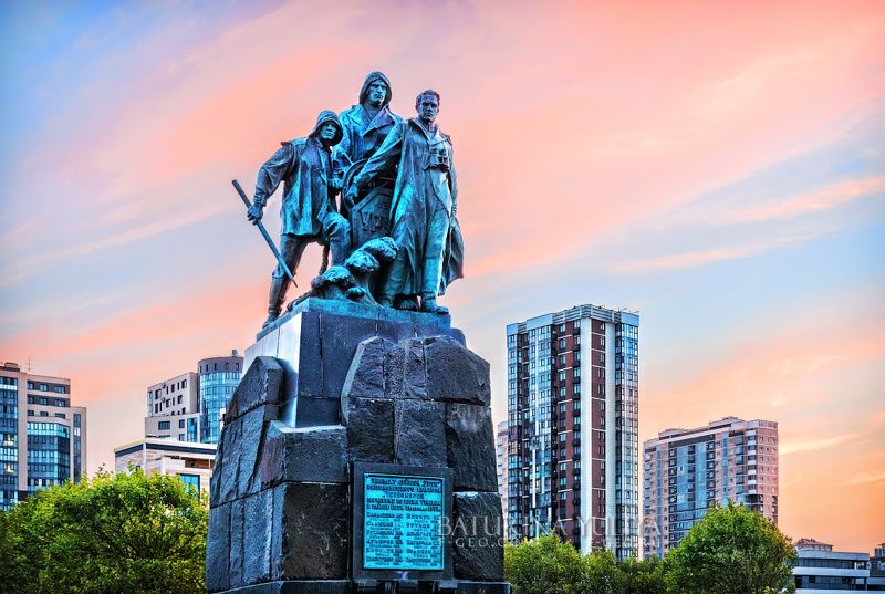 Памятники Новороссийска на набережной