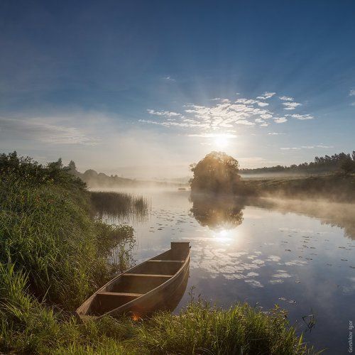 Утро, река, солнце, лодка, туман.