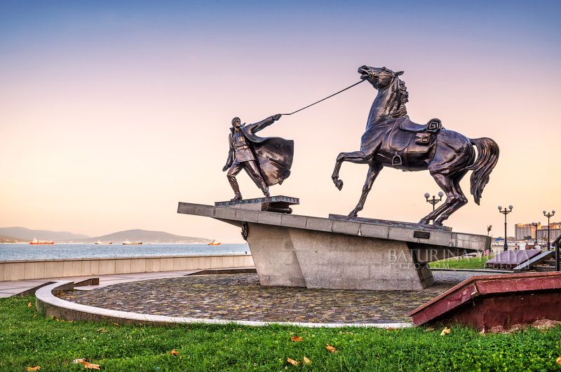 Скульптура Исход (Высоцкий и конь)