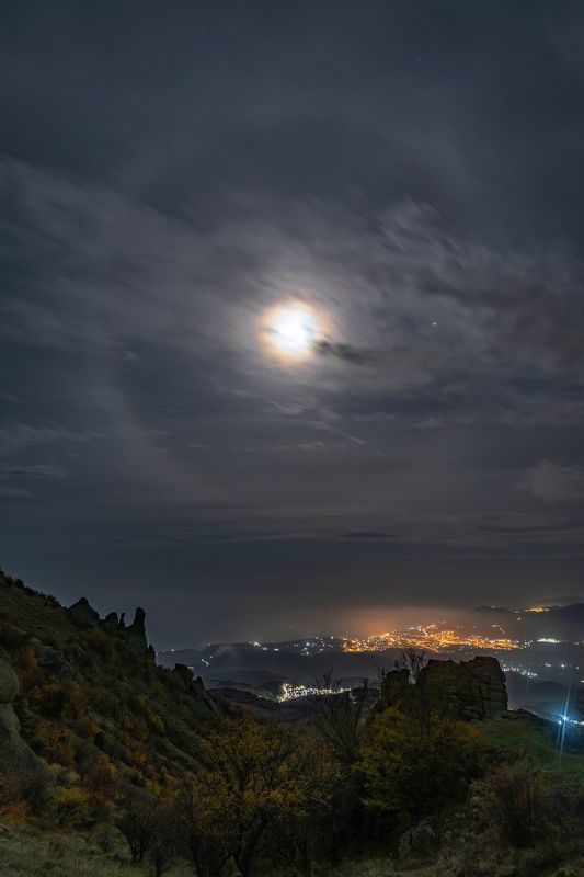 Лунное гало над Долиной Привидений