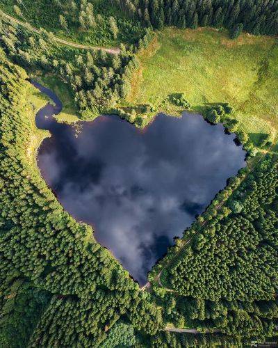 Fall in love with 10 heart-shaped places around the world - National Geographic 