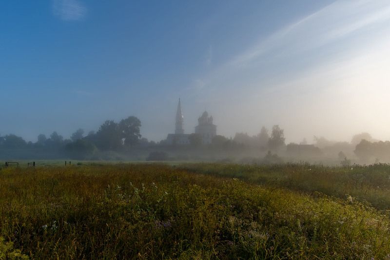 Рассвет с церкви без Туманов