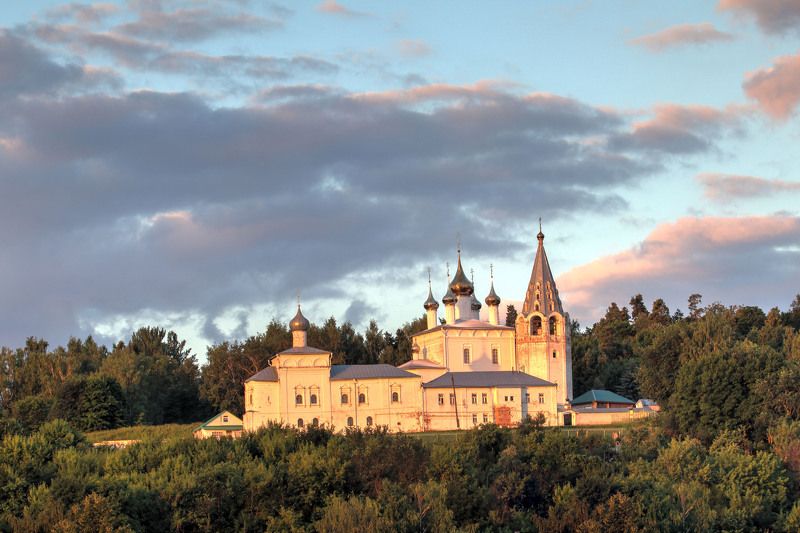Свято-Никольский монастырь на горе