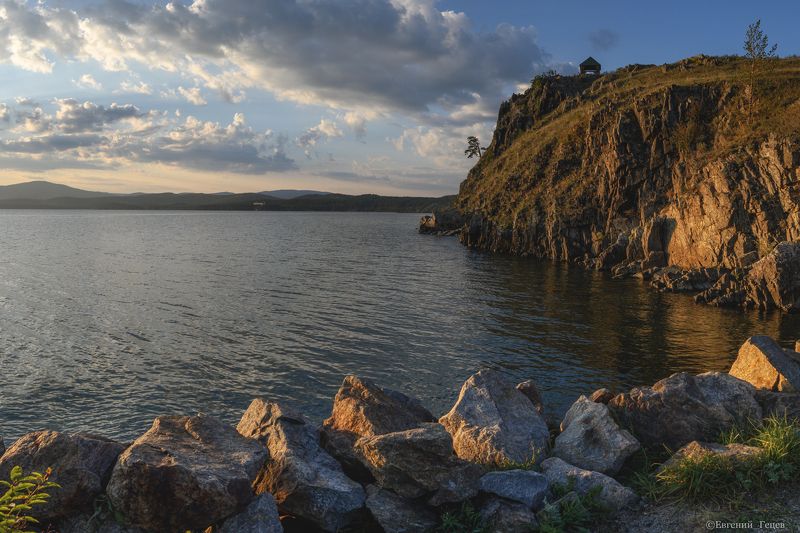 Вид на утес. Озеро Тургояк