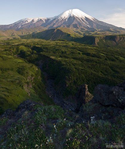 Вид на вулканы Плоский Толбачик и Острый Толбачик