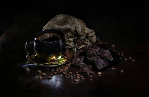 черный кофе с горьким шоколадом