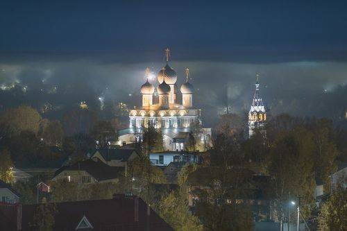 Воскресенский собор и Волга в тумане