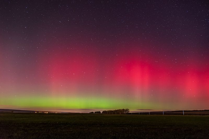 сияние над белгородом. световые столбы аляска. северное сияние в санкт-петербурге. сияние в белгороде сегодня.