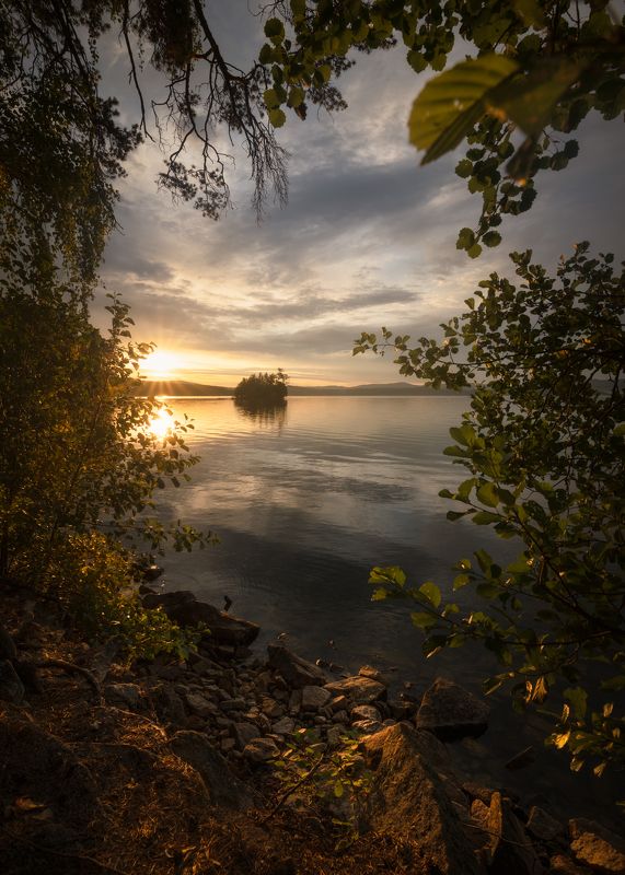 Рассвет на озере Тургояк