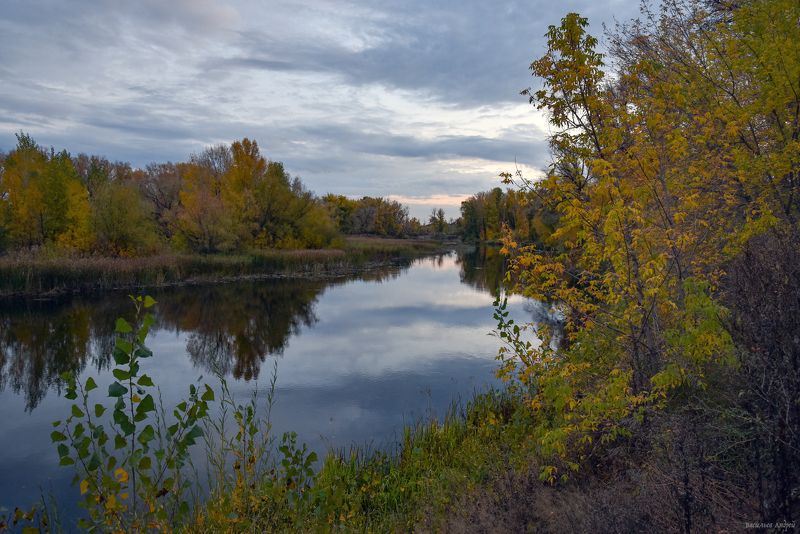 Осенний вечер на реке Урал
