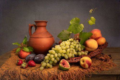 Виноград и фрукты