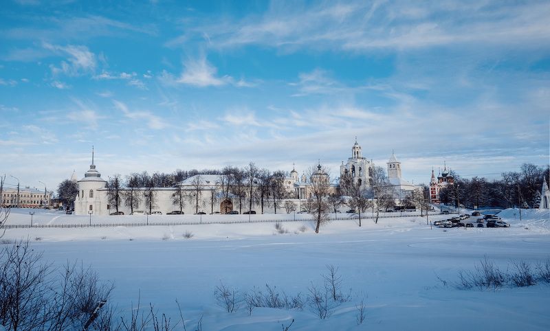 Ярославский Спасо-Преображенский монастырь. Вид с реки Волга.