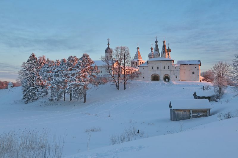 Морозный рассвет.Ферапонтов монастырь