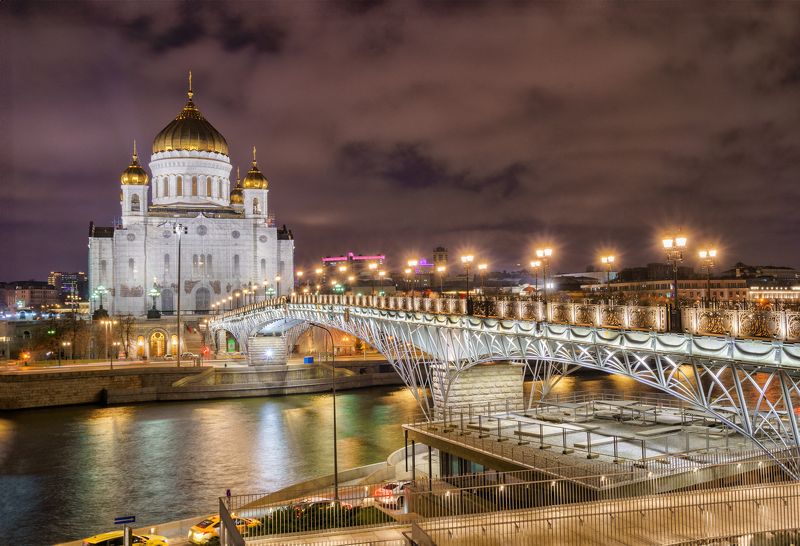 Патриарший мост вечером, Москва