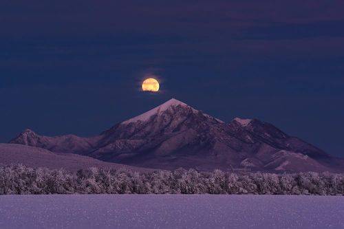 Зима, Луна и горы